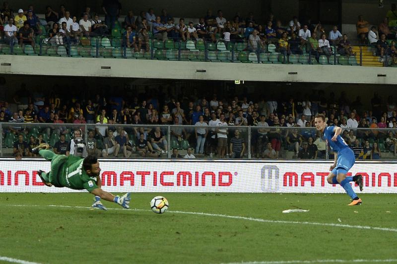Il Napoli splende ma rischia nel finale Il Napoli splende ma rischia nel finale