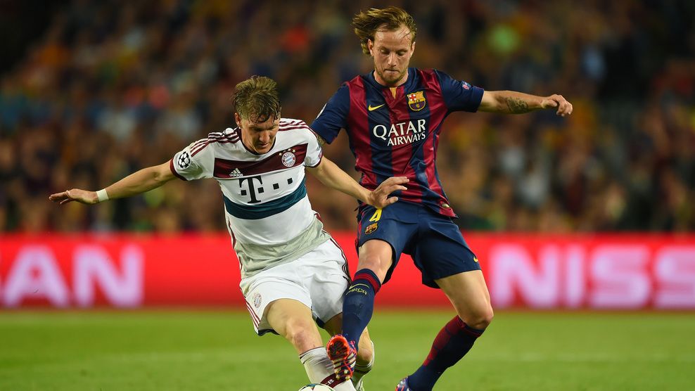 BARCELONA, SPAIN - MAY 06:  Bastian Schweinsteiger of Bayern Muenchen is challenged by Ivan Rakitic of Barcelona during the UEFA Champions League Semi Final, first leg match between FC Barcelona and FC Bayern Muenchen at Camp Nou on May 6, 2015 in Barcelona, Spain.  (Photo by Shaun Botterill/Getty Images)