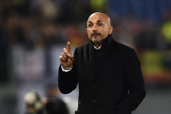 Roma's coach from Italy Luciano Spalletti gestures during the UEFA Champions League football match AS Roma vs Real Madrid on Frebruary 17, 2016 at the Olympic stadium in Rome.    AFP PHOTO / FILIPPO MONTEFORTE / AFP / FILIPPO MONTEFORTE        (Photo credit should read FILIPPO MONTEFORTE/AFP/Getty Images)