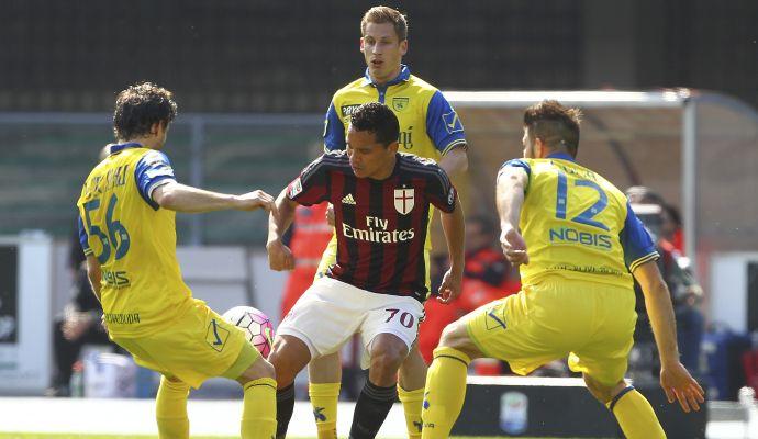 bacca.chievo.milan.2015.16.accerchiato.690x400