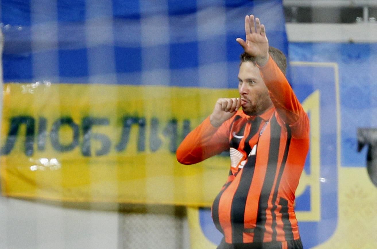 Football Soccer - Shakhtar Donetsk v Sevilla - UEFA Europa League Semi Final First Leg - Arena Lviv, Lviv, Ukraine - 28/4/16 Marlos celebrates after scoring the first goal for Shakhtar Donetsk Reuters / Gleb Garanich Livepic EDITORIAL USE ONLY.