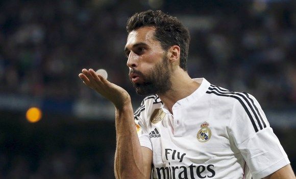 Arbeloa-lanza-beso-2015-reuters