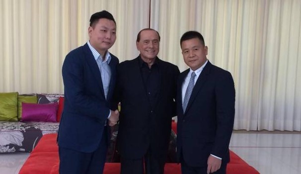 Yonghong Li, Silvio Berlusconi e Han Li (Fonte: quotidiano.net)