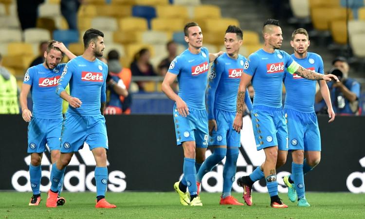 Il Napoli festeggia la doppietta di Milik (Fonte: calciomercato.com)