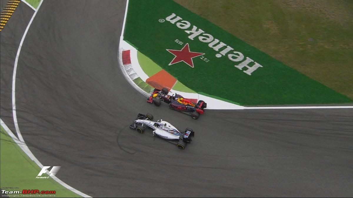 Il momento del bel sorpasso di Ricciardo ai danni di Bottas alla Prima Variante (foto da: team-bhp.com)
