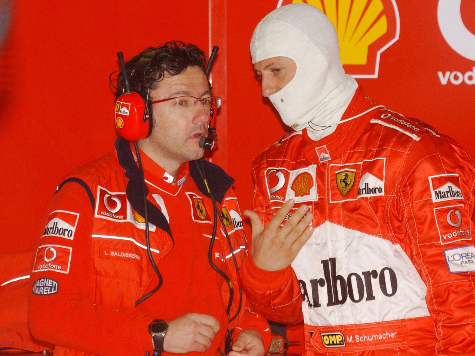 Luca Baldisserri (a sinistra) con Michael Schumacher, quando era il suo ingegnere di pista (foto da: rotenburger-rundschau.de)