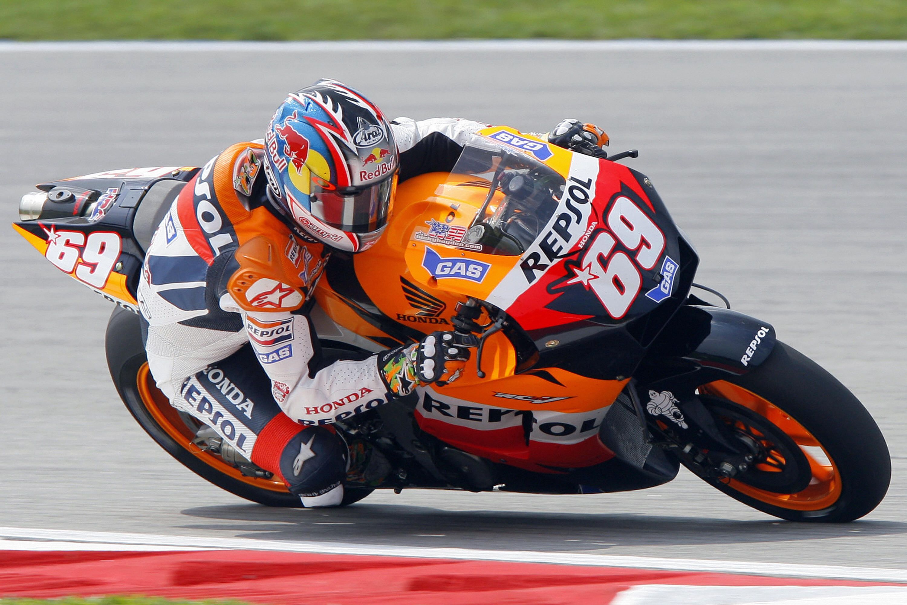 Nicky Hayden in sella alla Honda, durante il Mondiale 2006 (foto da: theepochtimes.com)