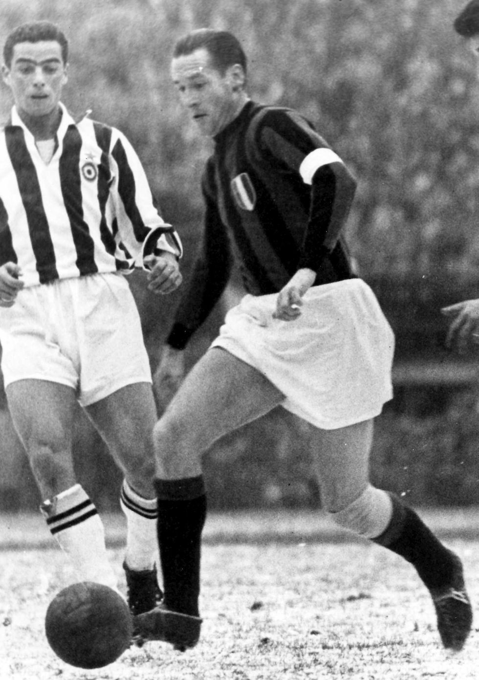 Undated photo of AC Milan player Nils Liedholm seen in action against Juventus FC in Milan. (Ap Photo/Carlo Fumagalli)