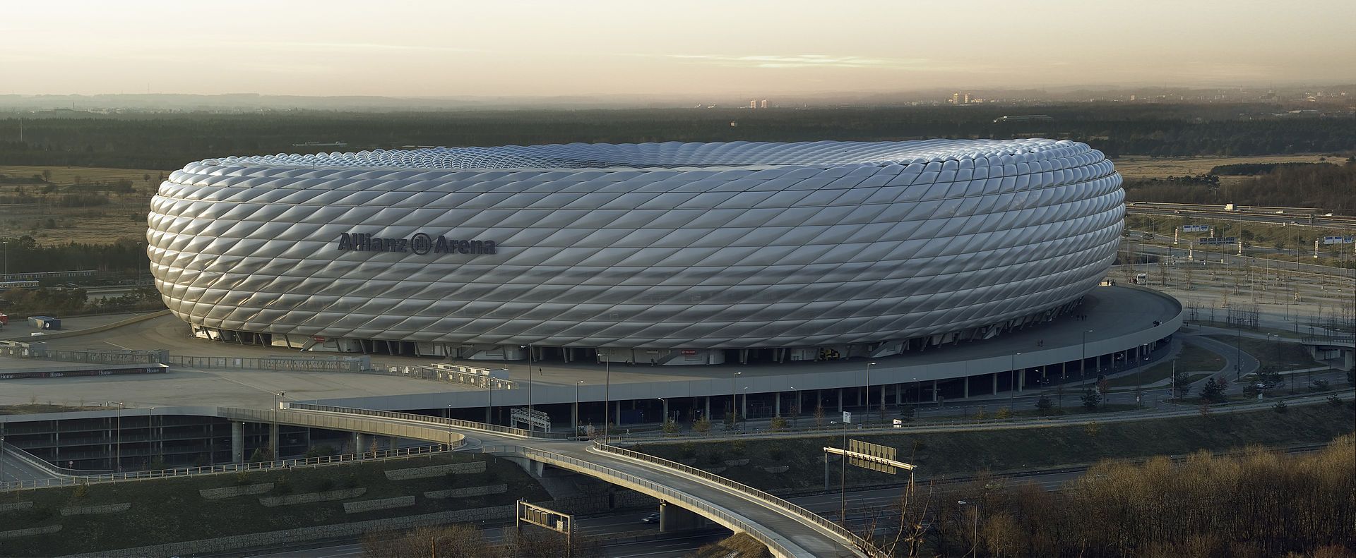 allianz_arena_daylight_richard_bartz