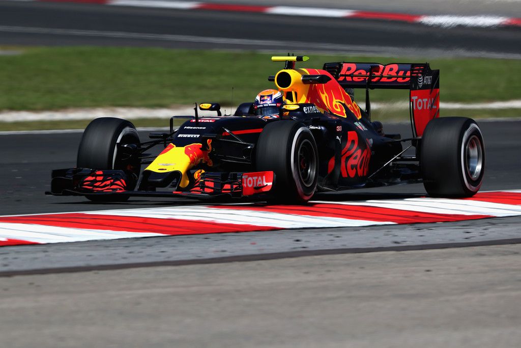 Dopo aver compiuto 19 anni nella giornata di ieri, Verstappen ottiene il 3° posto nelle qualifiche della Malesia (foto da: zimbio.com)