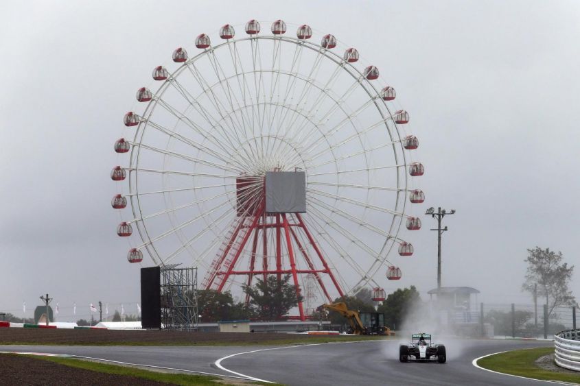 gp-giappone-f1-2015-prove-libere-2-a-suzuka-11