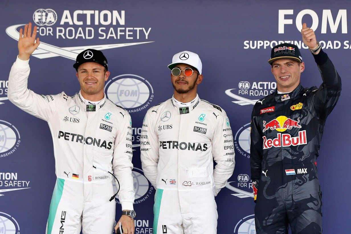 Max Verstappen, con Rosberg e Hamilton, nella foto di rito per i primi tre della qualifica, in quel di Città del Messico (foto da: fast-mag.com)
