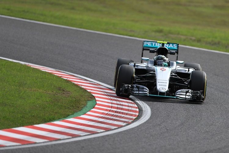 Il leader del Mondiale, Nico Rosberg, è stato il più veloce nel venerdì di Suzuka, sia al mattino che al pomeriggio (foto da: thecheckeredflag.com)