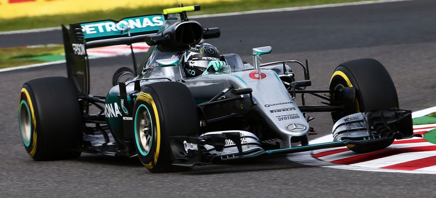 Terza pole di fila a Suzuka per Nico Rosberg, che precede Hamilton di soli 13 millesimi (foto da: diariomotor.com)