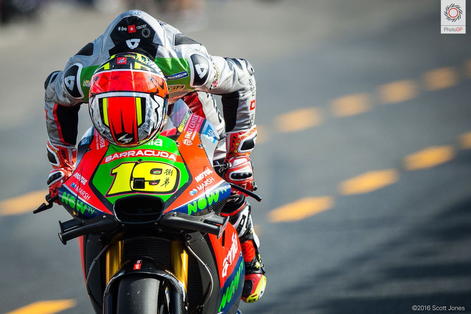 Alvaro Bautista sulla sua Aprilia RS-GP. Lo spagnolo ha concluso la gara di Motegi con un buonissimo 7° posto (foto da: asphaltandrubber.com)