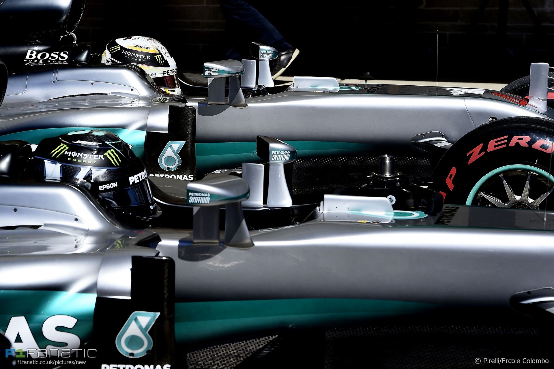 Hamilton e Rosberg, uno di fianco all'altro, ad Austin (foto da: f1fanatic.co.uk/STUDIO COLOMBO)