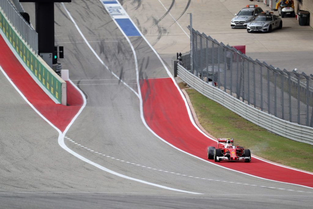 La Ferrari di Kimi Raikkonen, mestamente ferma in uscita dai box (foto da: formula1grandprix.motorionline.com)