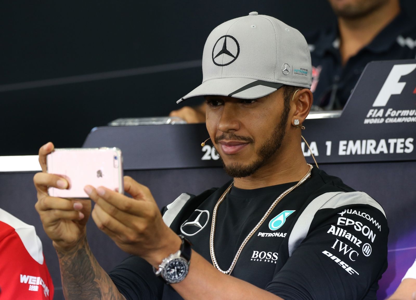 Lewis Hamilton nel corso della conferenza stampa del giovedì, a Suzuka (foto da: ibtimes.co.uk)
