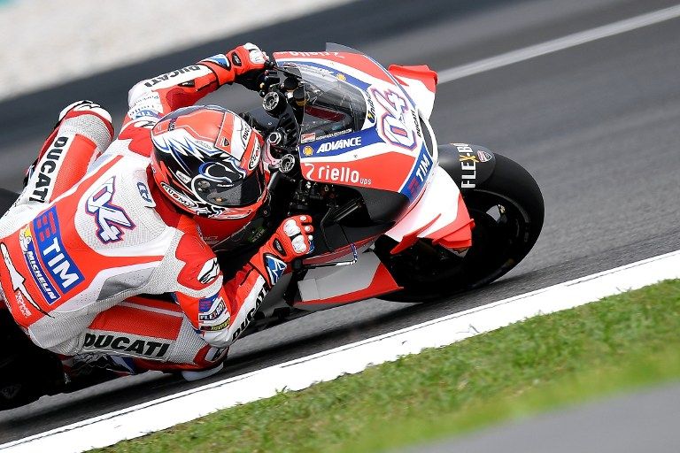 Ducati Team's Italian rider Andrea Dovizioso powers his bike during the first practice session of the 2016 Malaysian MotoGP at the Sepang International circuit on October 28, 2016. / AFP PHOTO / MANAN VATSYAYANA