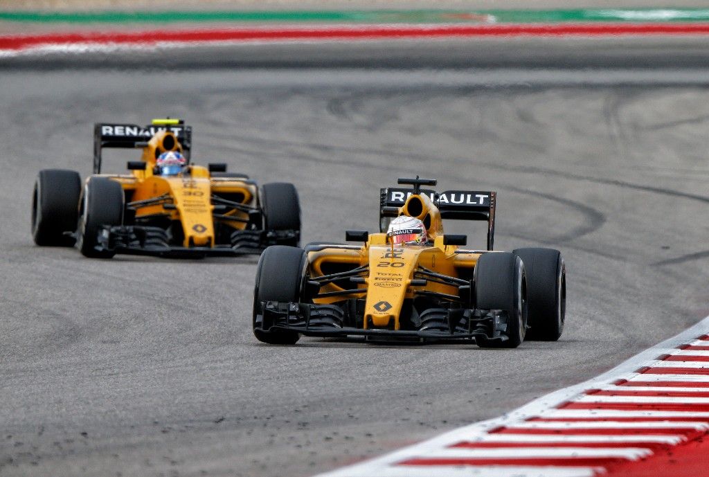 20 MAGNUSSEN Kevin (dnk) Renault RS16 action, 30 PALMER Jolyon (gbr) during the 2016 Formula One World Championship, United States of America Grand Prix from october 21 to 23 in Austin, Texas, USA - Photo Frederic Le Floch / DPPI.