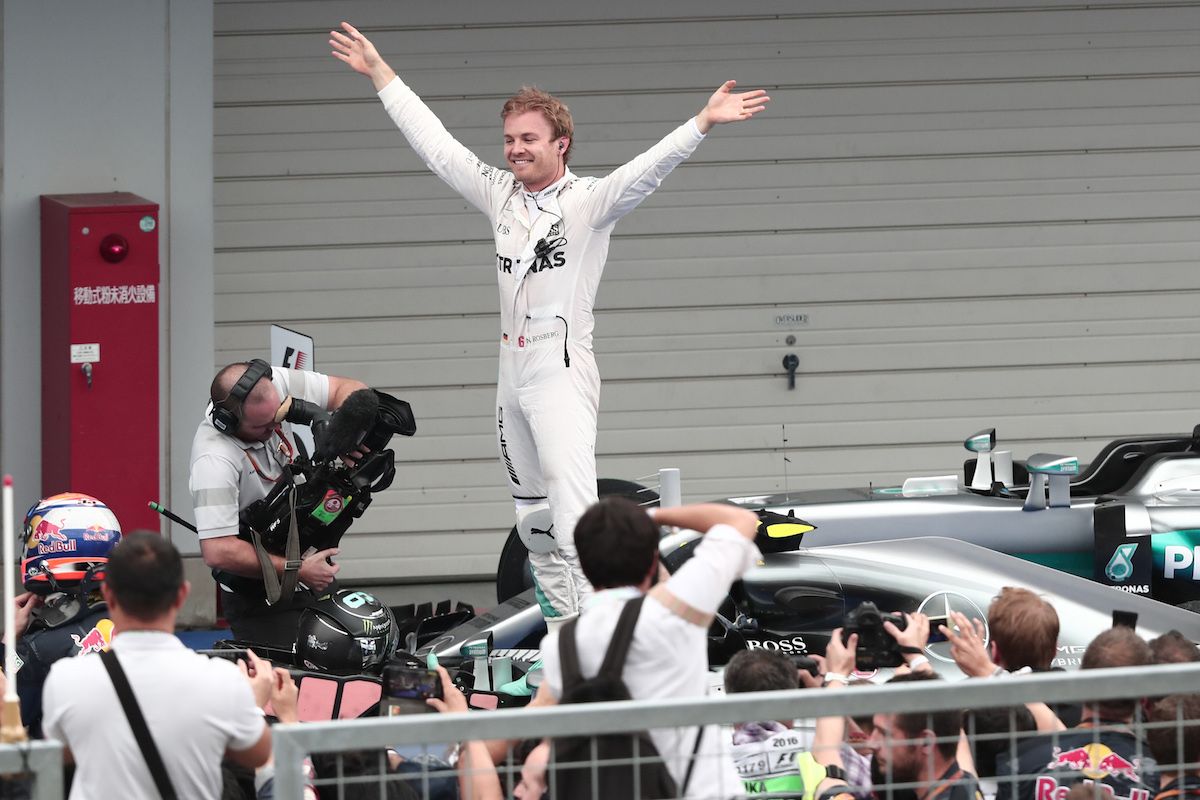 La gioia di Rosberg, dopo la sua prima vittoria a Suzuka (foto da: lance.com.br)