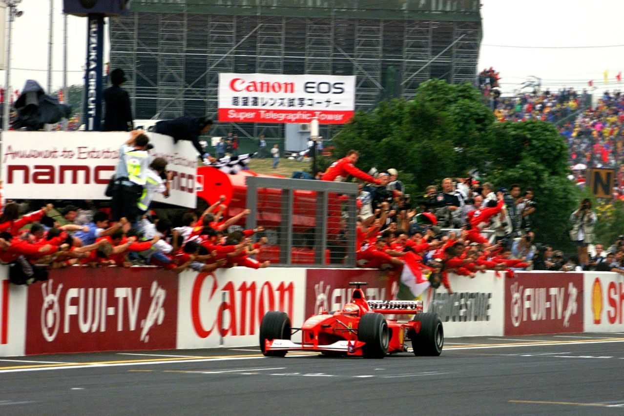 Un'astinenza lunga 21 anni finisce l'8/10/2000. Michael Schumacher e la Ferrari sono Campioni del Mondo (foto da: toplowridersite.com)