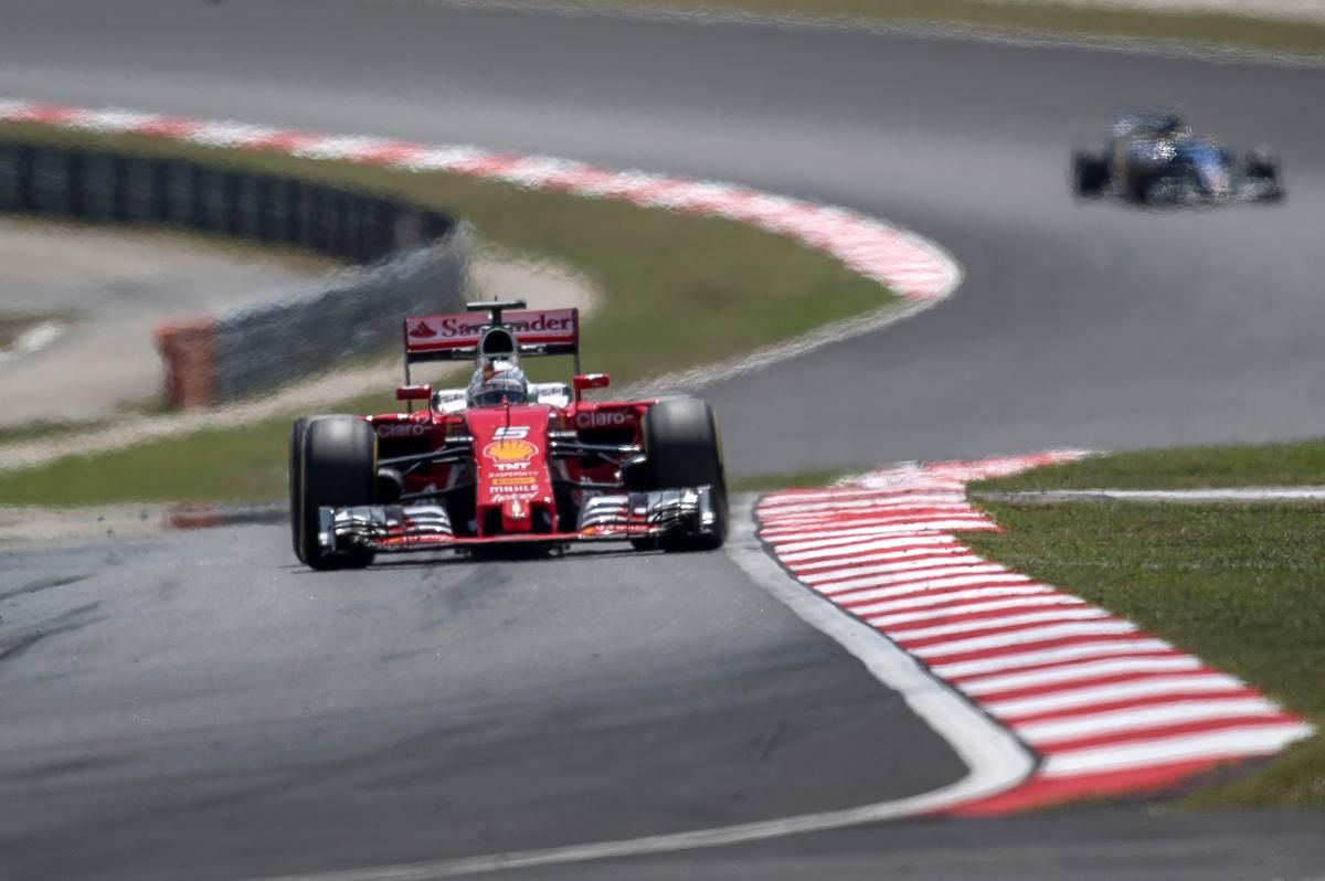 Qualifiche con pochi sorrisi in casa Ferrari: Vettel (in foto) e Raikkonen partiranno l'uno vicino all'altro in terza fila (foto da. lance.com.br)