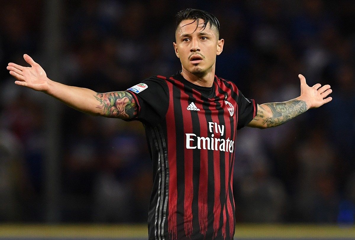 GENOA, ITALY - SEPTEMBER 16:  Gianluca Lapadula of AC Milan reacts during the Serie A match between UC Sampdoria and AC Milan at Stadio Luigi Ferraris on September 16, 2016 in Genoa, Italy.  (Photo by Valerio Pennicino/Getty Images)