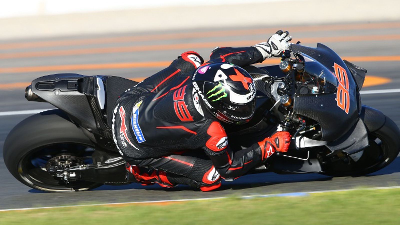 Jorge Lorenzo al volante della Desmosedici, durante i test di ieri al Ricardo Tormo (foto da: mototriti.gr)