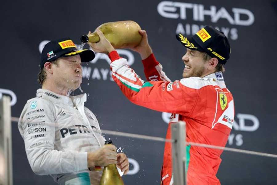 Nico Rosberg e Sebastian Vettel, sul podio di Yas Marina (foto da: oronoticias.com.mx)