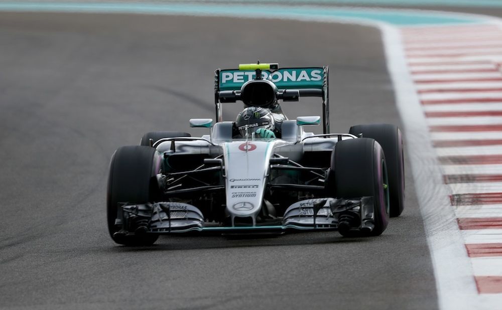 Per il momento, Nico Rosberg segue da vicino Hamilton. Dovrà stare attento alle Red Bull (foto da: ara.cat)