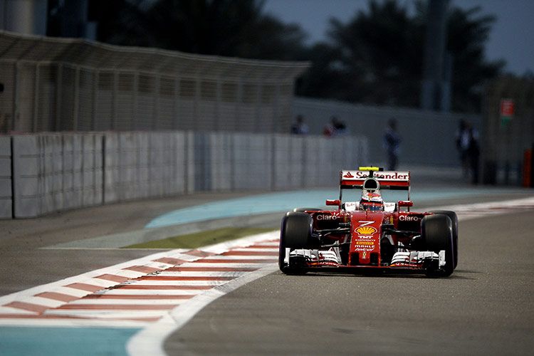 Seconda fila per Kimi Raikkonen, di un soffio preceduto da Ricciardo (foto da: thecheckeredflag.co.uk)