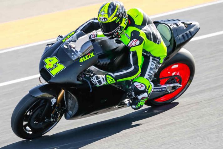 Aleix Espargaro, in sella all'Aprilia durante i test di Valencia (foto da: solomoto.es)