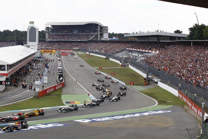 Lo start dell'edizione 2010 del Gran Premio di Germania, con la zona del traguardo di Hockenheim (foto da: expertpilot.com)