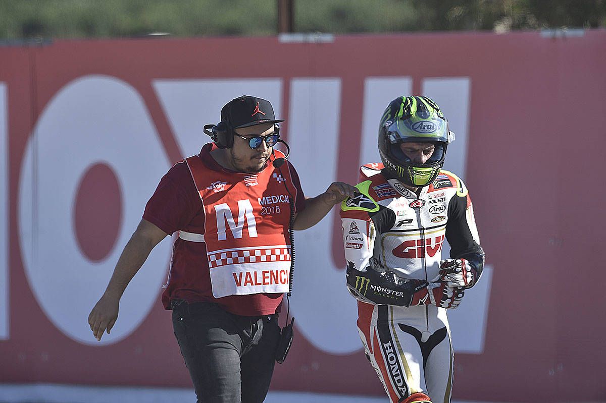 Cal Crutchlow, dopo la caduta di domenica (foto da: motorevue.com)