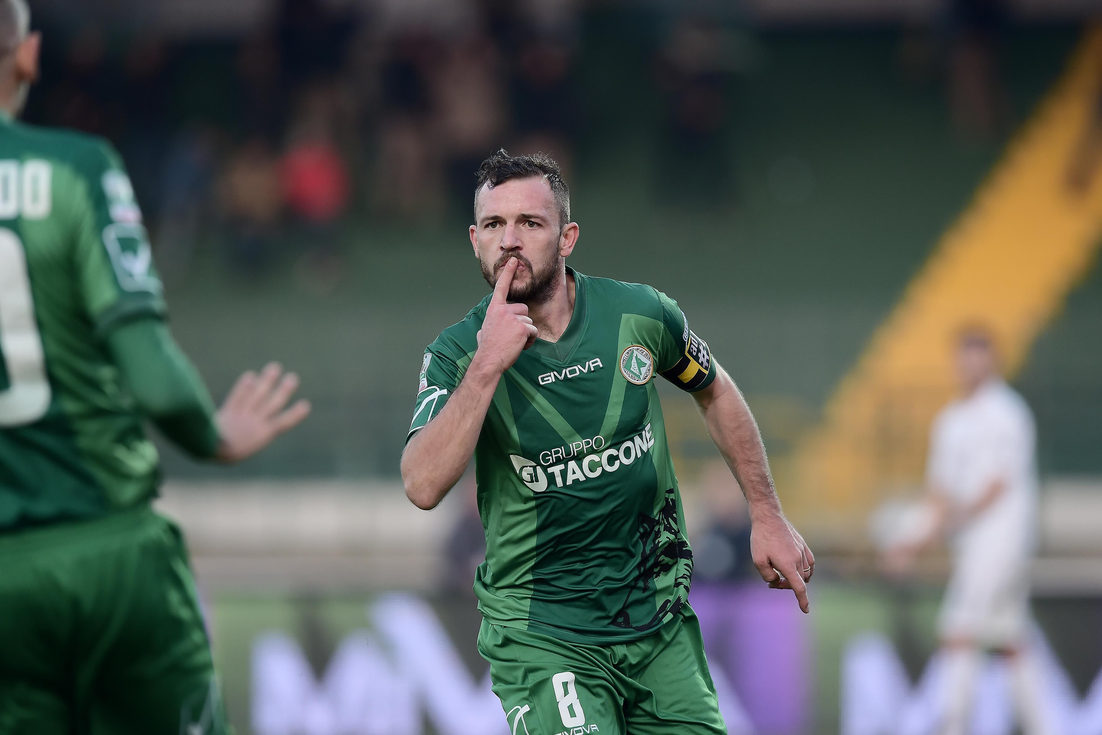 Foto LaPresse - Gerardo Cafaro 08 12 2015 Avellino - Italia Sport Calcio US Avellino 1912 vs Football Club Pro Vercelli 1892 Campionato di Calcio Serie B  CONTE.IT 2015/2016  - Stadio "Partenio - Adriano Lombardi" Nella foto: D’Angelo esulta dopo il goal dell’1-0 Photo LaPresse - Gerardo Cafaro 08 12 2015 Avellino - Italy Sport Soccer US Avellino 1912 vs Football Club Pro Vercelli 1892 Italian Football Championship League B CONTE.IT 2015/2016  - "Partenio - Adriano Lombardi" Stadium In the picture: Exultation D’Angelo