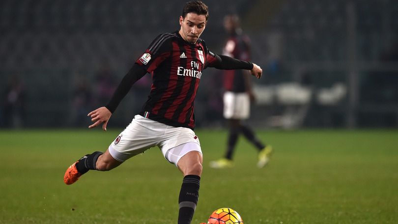 TURIN, ITALY - JANUARY 26:  Mattia De Sciglio of AC Milan in action during the TIM Cup match between US Alessandria and AC Milan at Olimpico Stadium on January 26, 2016 in Turin, Italy.  (Photo by Valerio Pennicino/Getty Images)