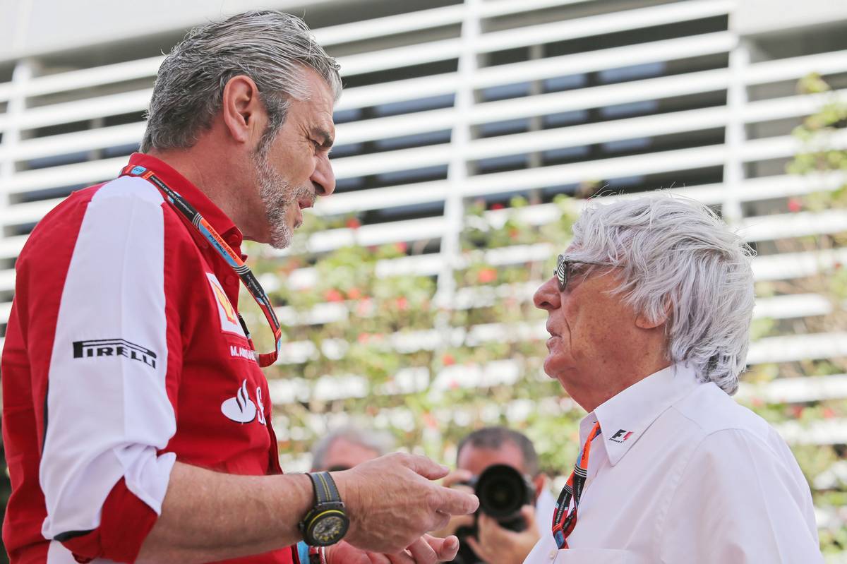 Bernie Ecclestone a colloquio con Maurizio Arrivabene (foto da: m4sport.hu)