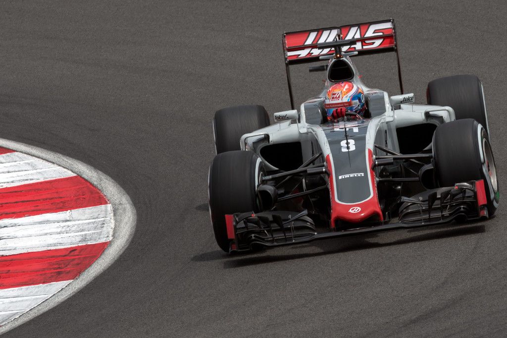 Romain Grosjean, al volante della VF-16 a Sepang (foto da: amaxofilia.com)