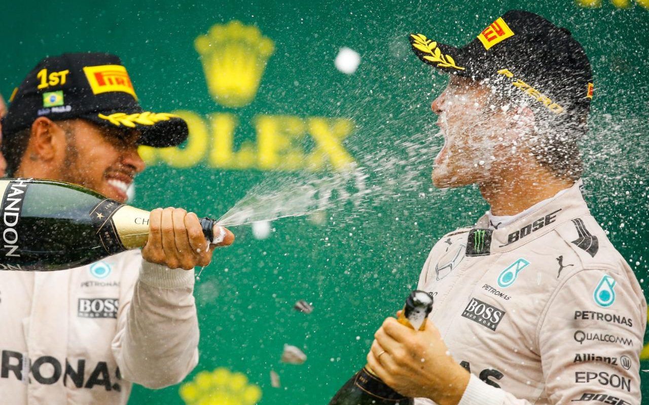 Hamilton e Rosberg sul podio di Interlagos (foto da: telegraph.co.uk)