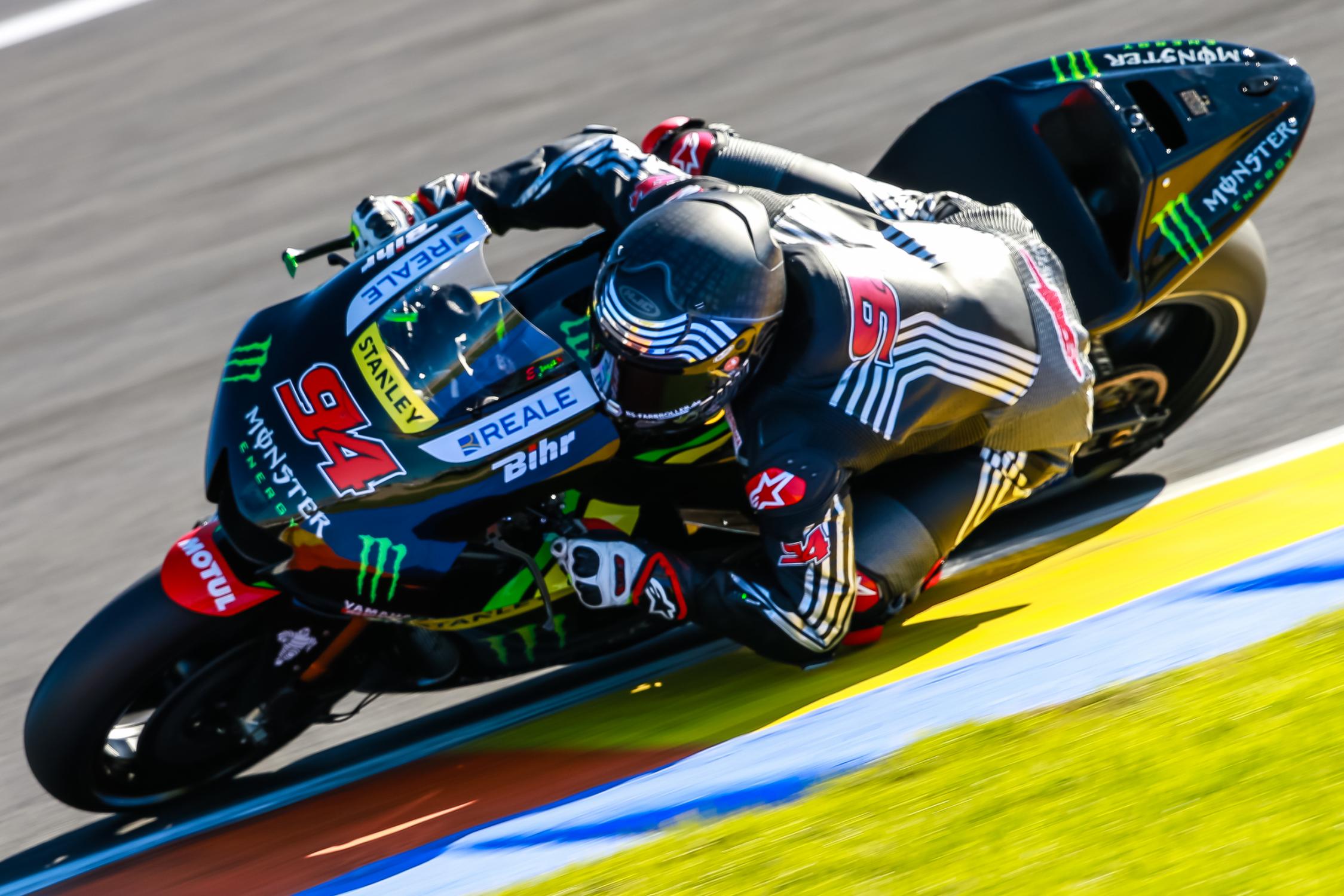 Jonas Folger, con la Yamaha del team Tech 3 durante i testi del Ricardo Tormo (foto da: autonewsinfo.com)