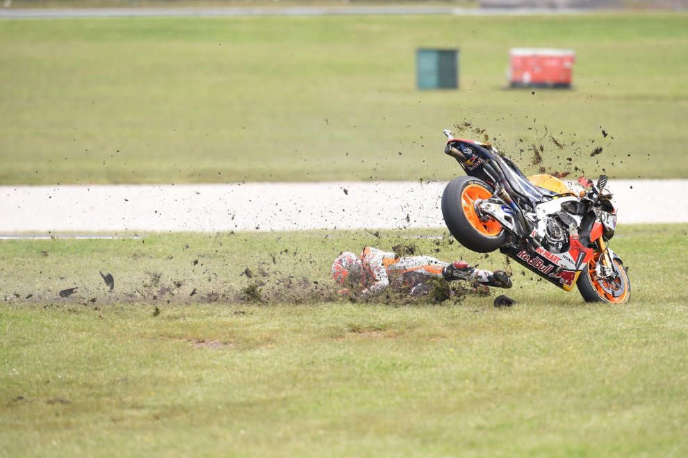 La caduta di Marc Marquez in Australia, che gli è costata la vittoria (foto da: repubblica.it)