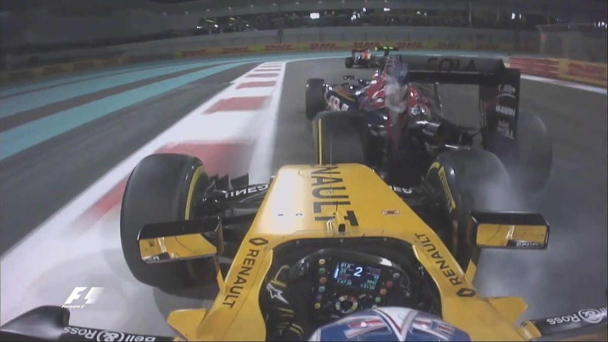 Il momento del tamponamento di Palmer ai danni di Sainz (foto da: wtf1.co.uk)