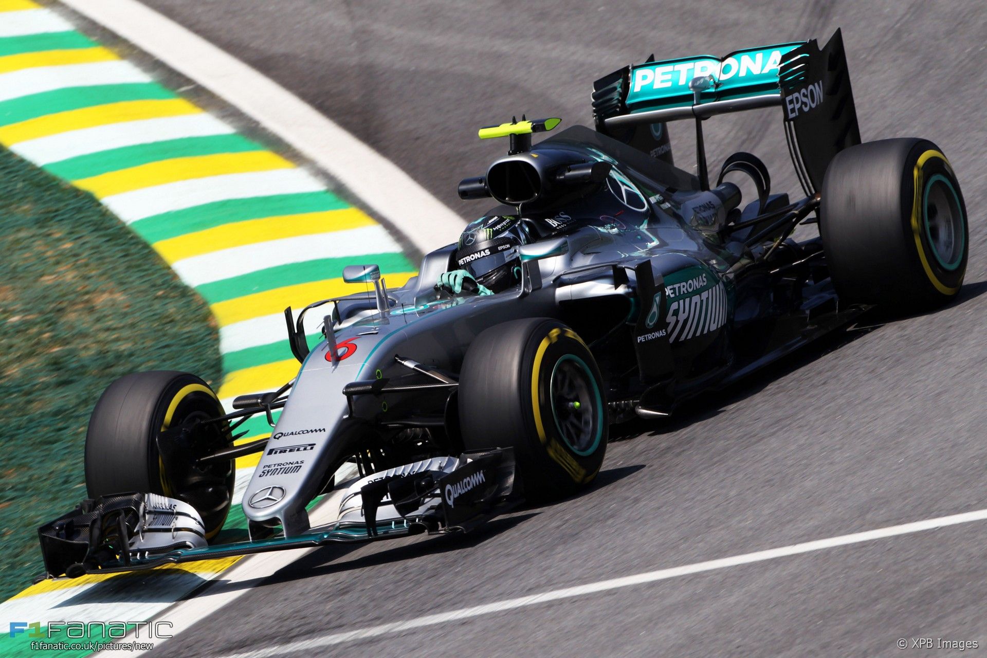 Secondo tempo per Nico Rosberg, che per la terza domenica di fila partirà dietro il suo rivale Hamilton (foto da: f1fanatic.co.uk)