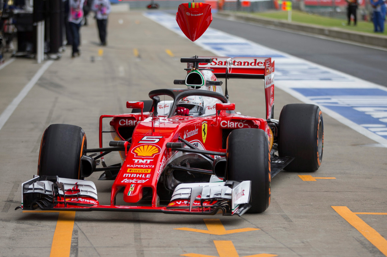 Sebastian Vettel, con l'HALO montato sulla sua Ferrari (foto da: autoportal.iol.pt)