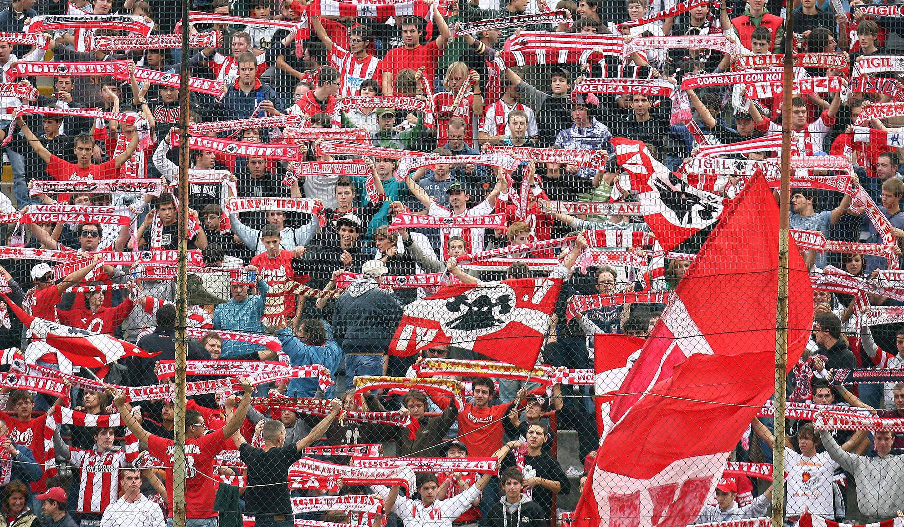 vicenza avellino - Vicenza 27/09/2008 Campionato di calcio serie B 2008-2009 Vicenza-Avellino Nella foto    tifosi del vicenza in festa Foto ghidoni/ag. Aldo Liverani sas