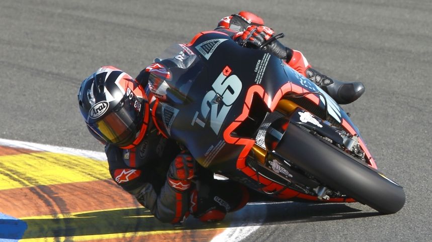 Al primo assaggio in pista con la Yamaha M1, Vinales ha realizzato il miglior tempo nei test in corso di svolgimento a Valencia (foto da: motociclismo.es)