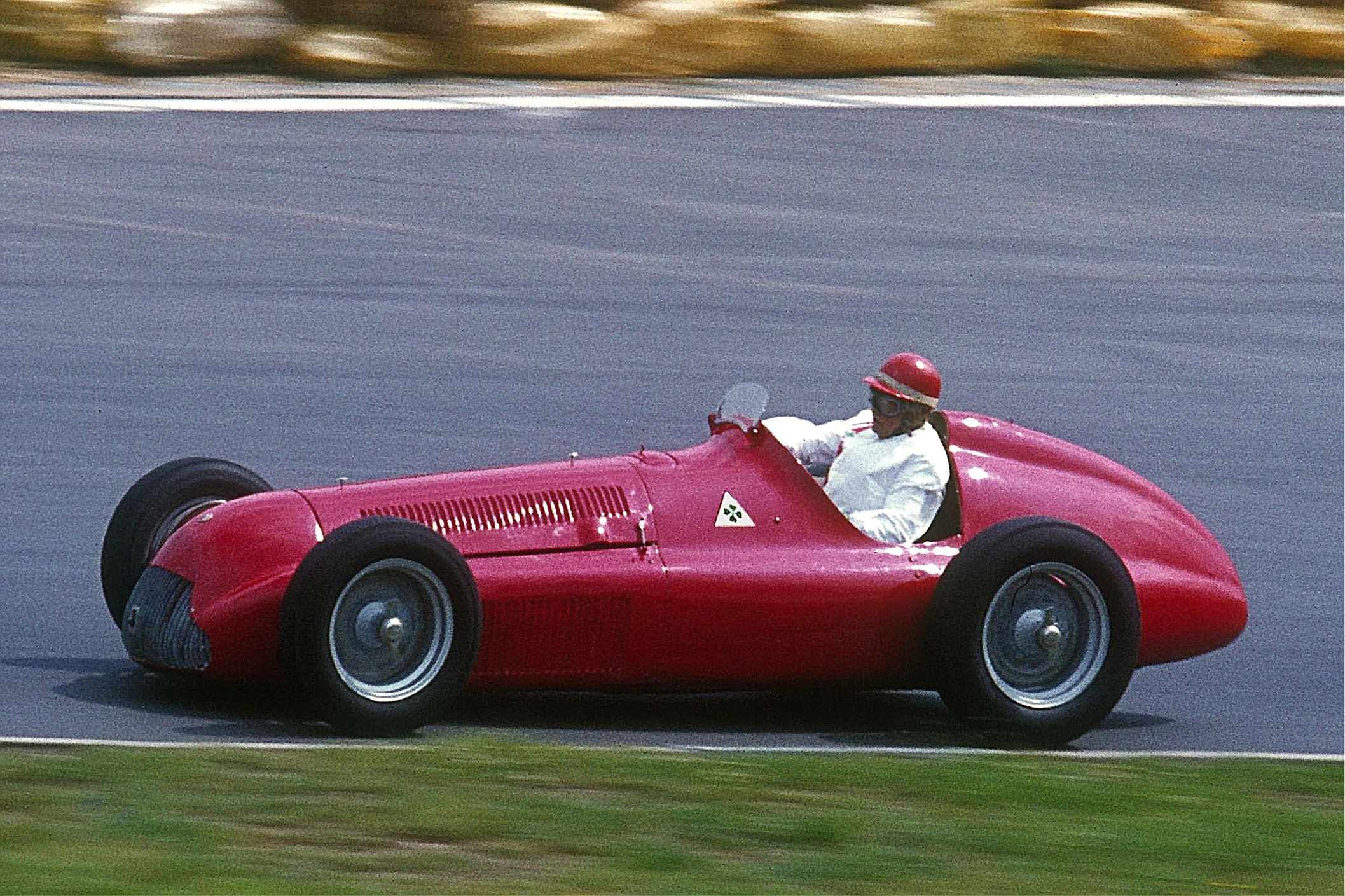 La mitica Alfetta 159, campione del mondo 1951 con Juan Manuel Fangio (foto da: fr.academic.ru)