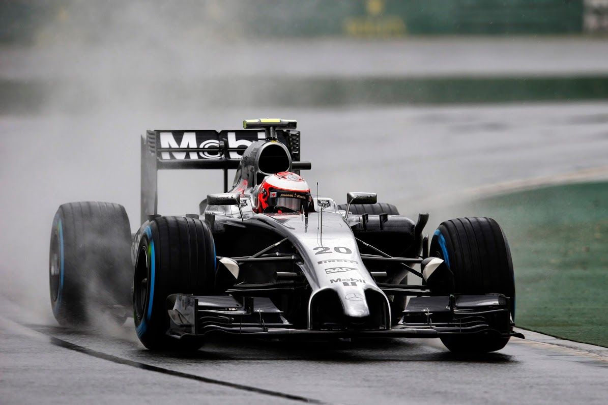 Jenson Button, durante le qualifiche bagnate del GP d'Australia 2014. In gara, l'inglese otterrà il suo ultimo podio (foto da: italiantestdriver.com)