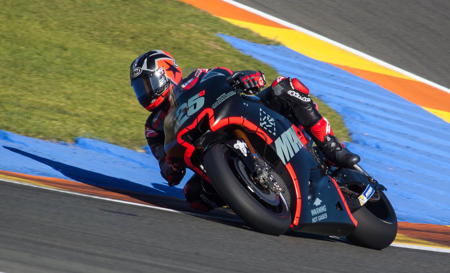 Maverick Vinales, durante i primi test con la Yamaha, a Valencia, lo scorso Novembre (foto da: circuitvalencia.com)